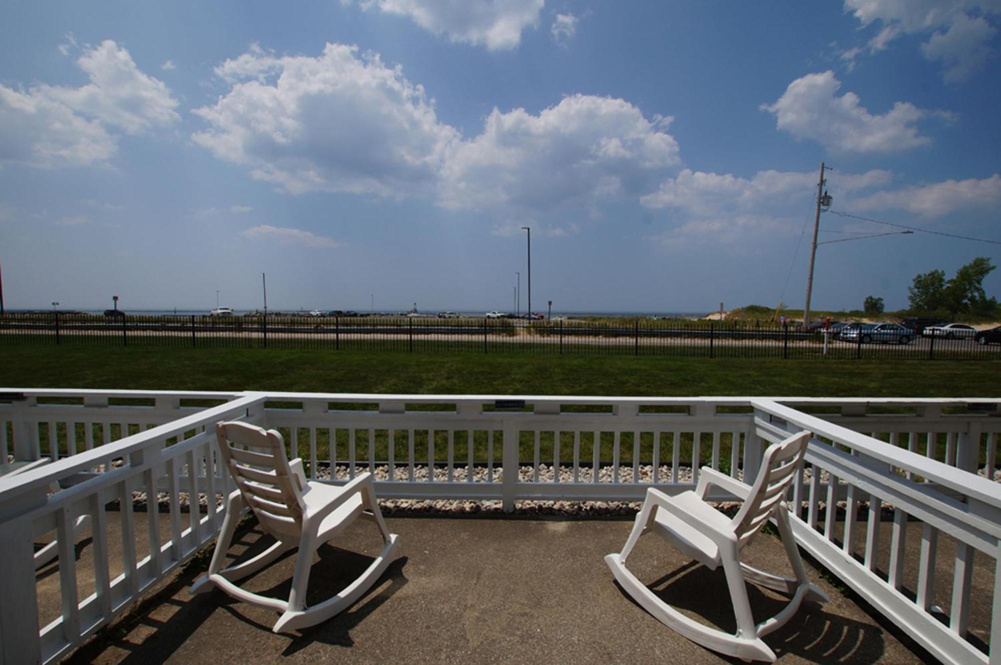 Snyders Shoreline Inn Ludington Exterior foto
