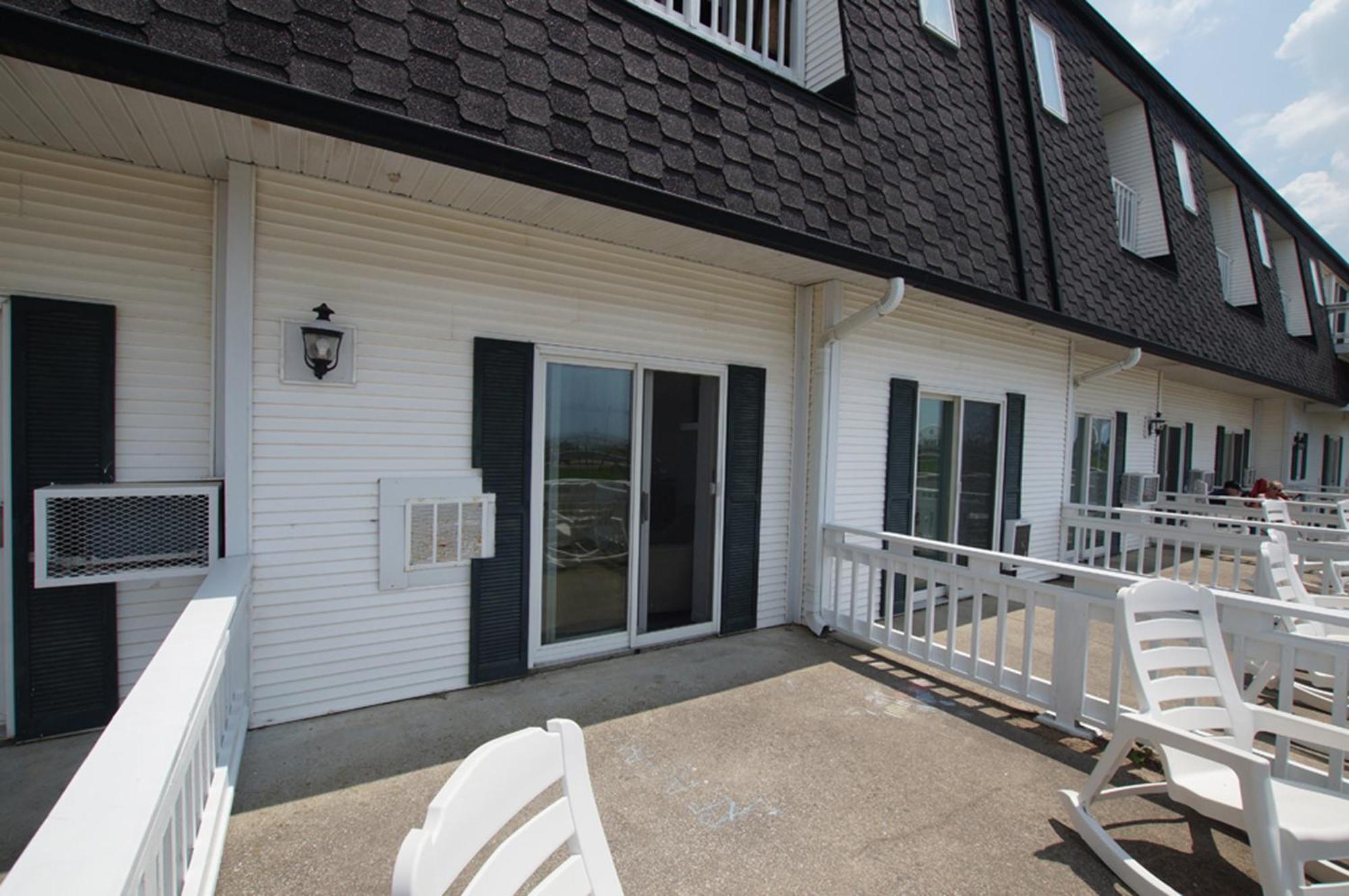 Snyders Shoreline Inn Ludington Exterior foto