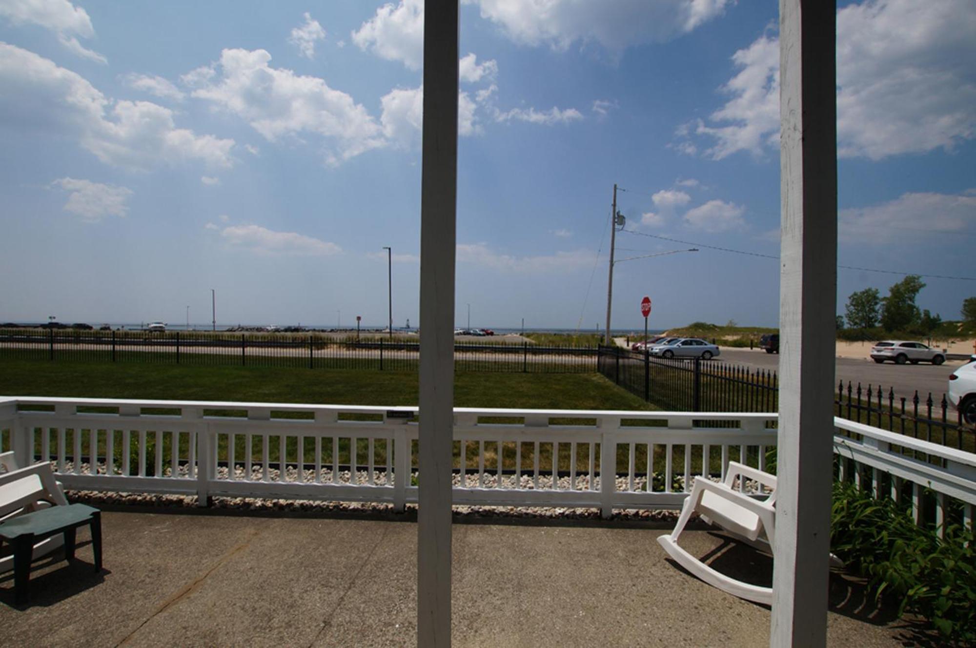 Snyders Shoreline Inn Ludington Exterior foto