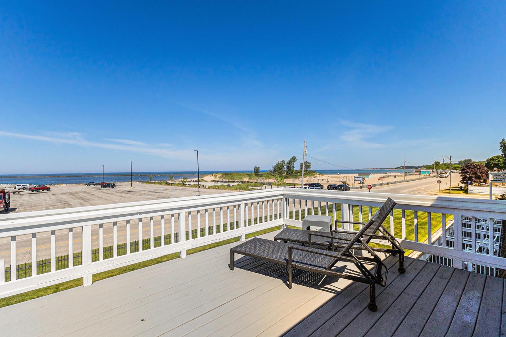Snyders Shoreline Inn Ludington Exterior foto