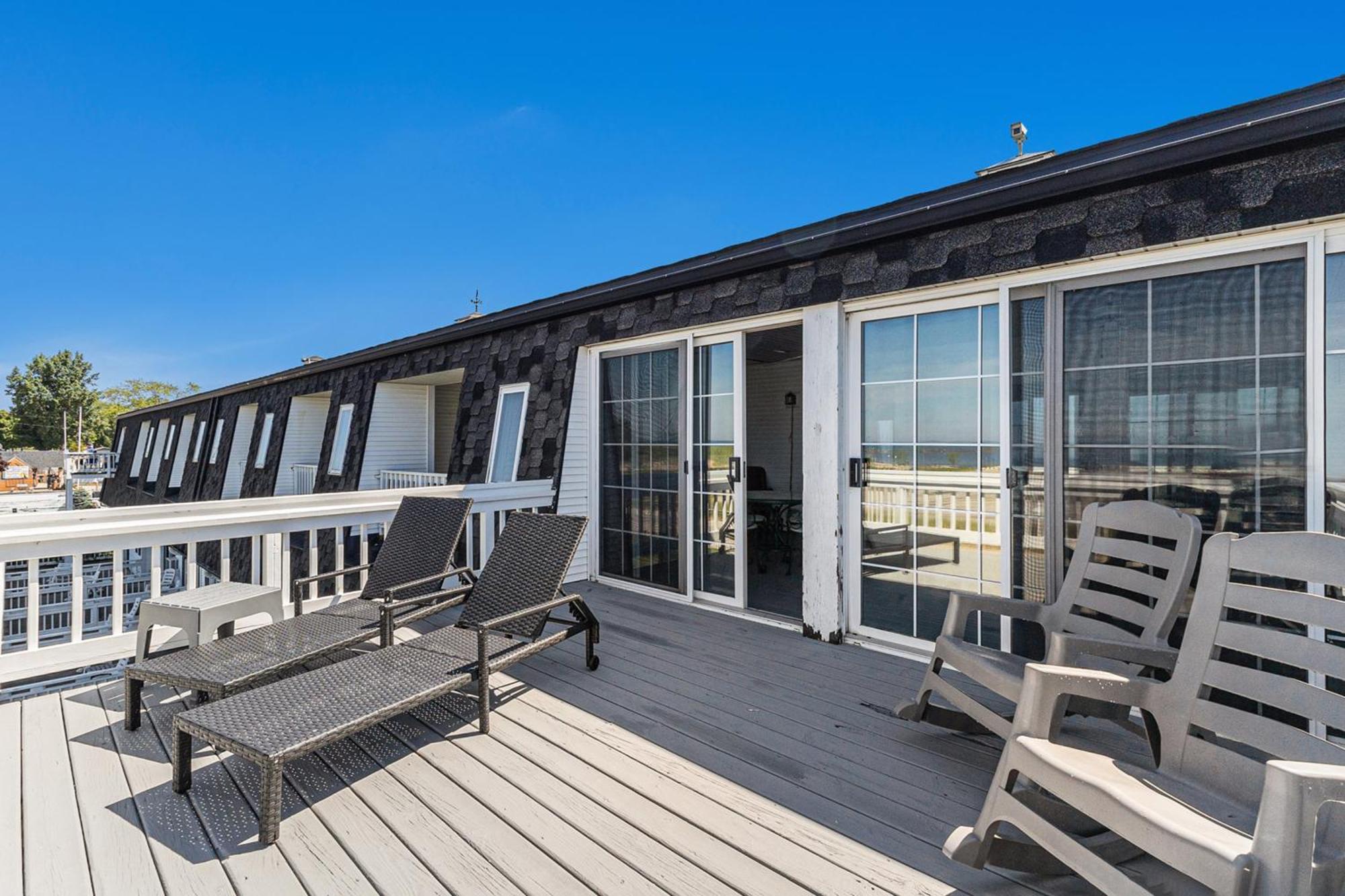 Snyders Shoreline Inn Ludington Exterior foto