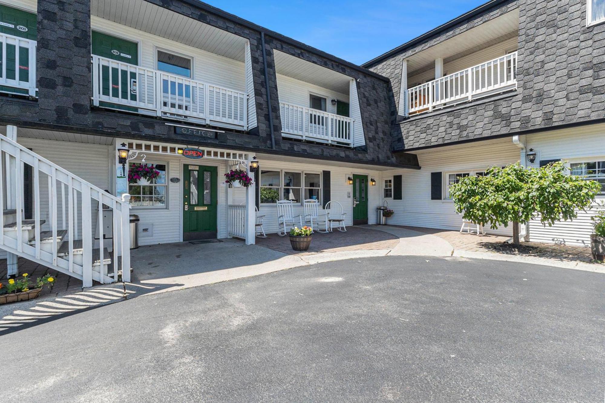 Snyders Shoreline Inn Ludington Exterior foto