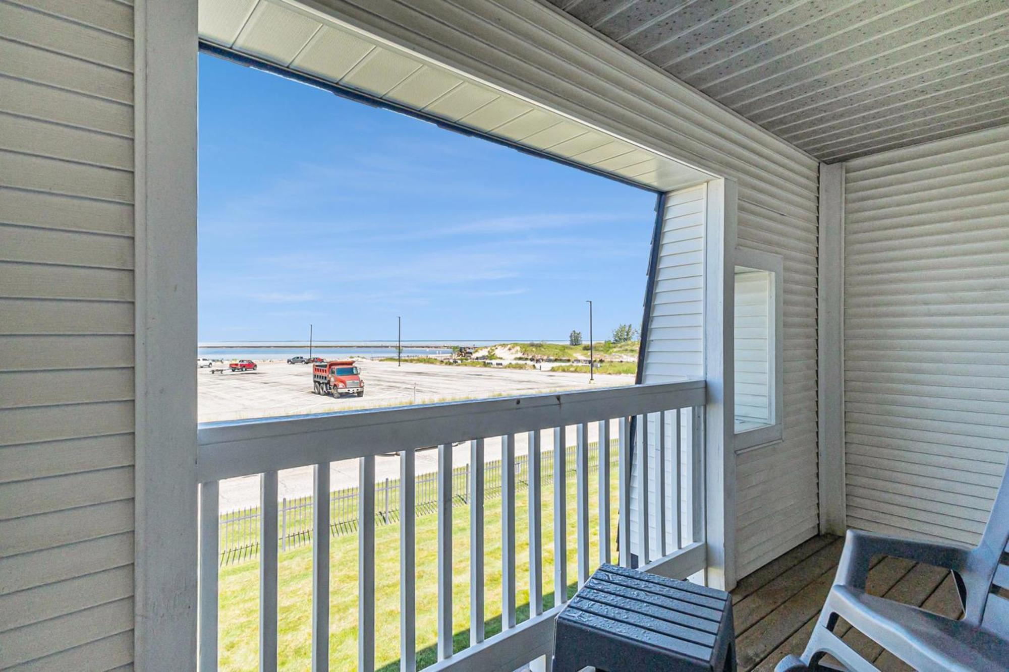 Snyders Shoreline Inn Ludington Exterior foto