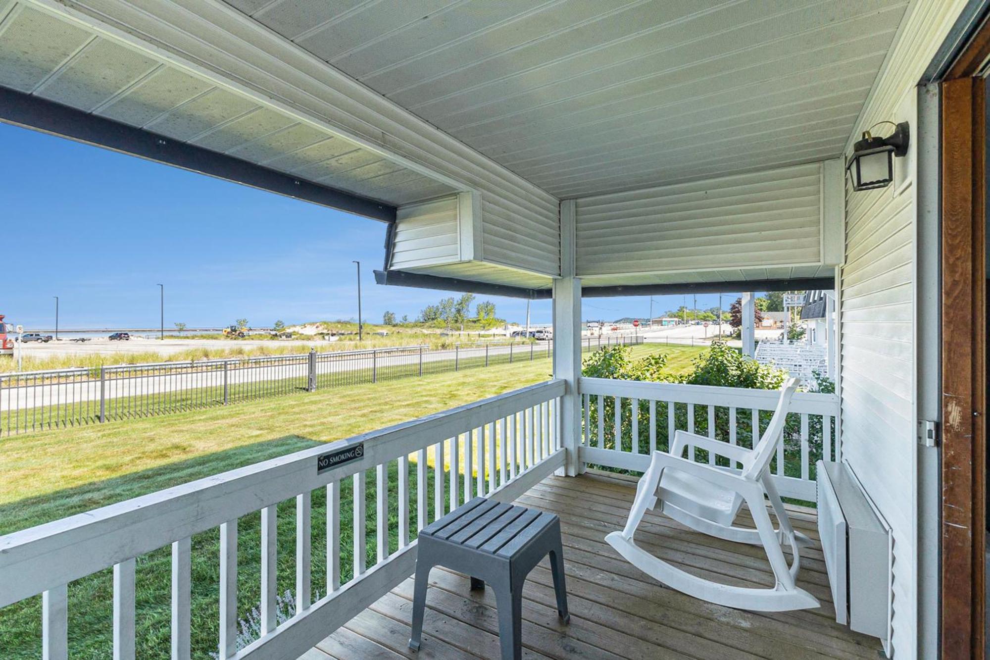 Snyders Shoreline Inn Ludington Exterior foto